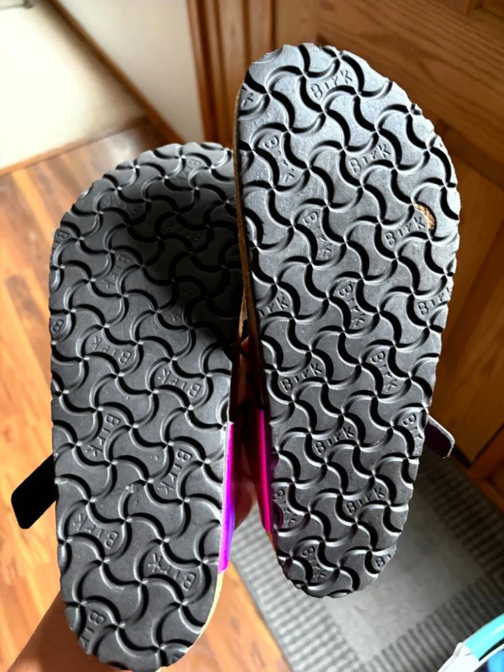 Birkenstock Gizeh Sandals Electric Metallic Magenta Women's US Size 8 EUR 39